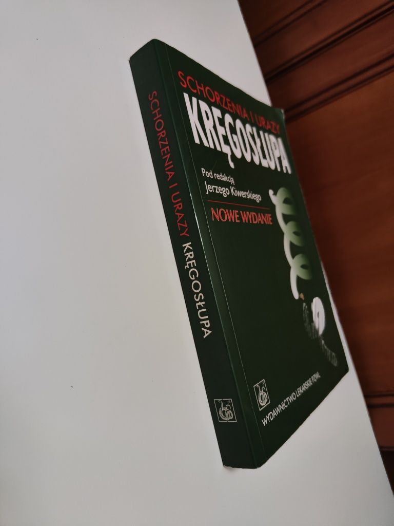 Schorzenia i urazy kręgosłupa - Jerzy Kiwerski "x