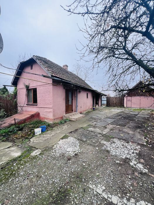 Продаж житлового будинку з великою ділянкою!