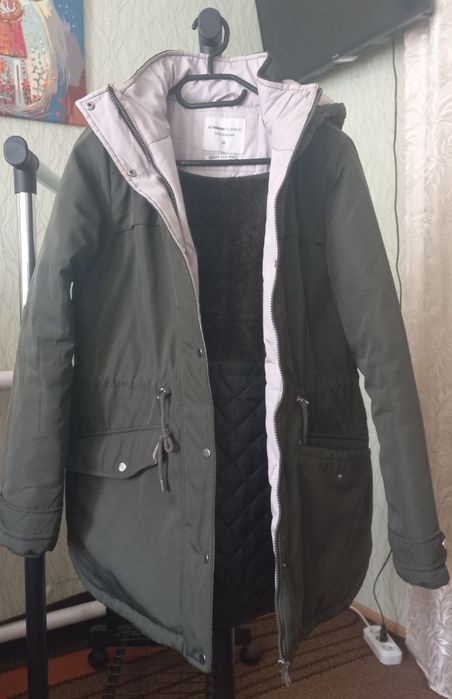 Куртка-парка зимова.
Розмір М, стан ідеальний.
Ціна 600 грн