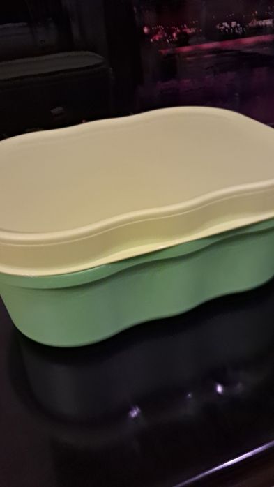 Pojemnik na pieczywo tupperware odsprzedam
