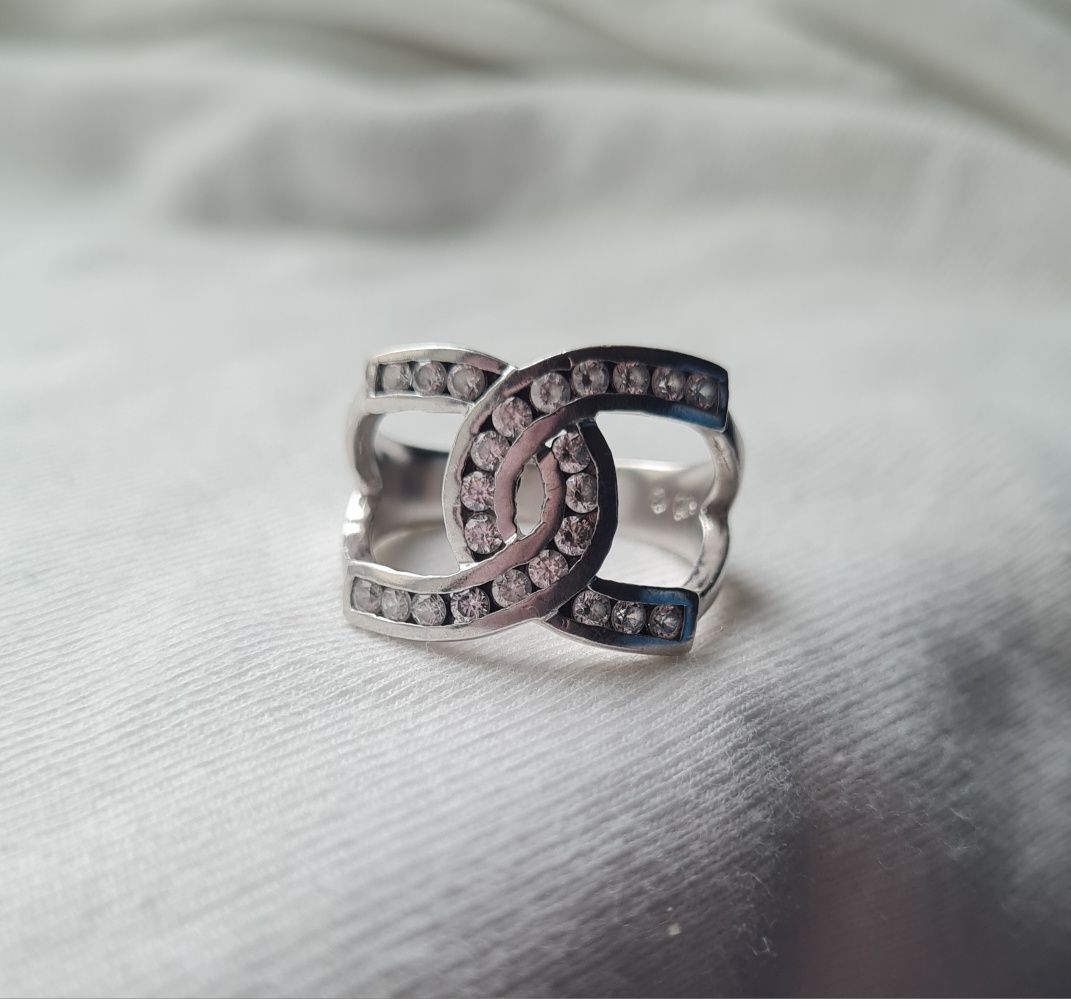 Эффектное кольцо Шанель цирконы бриллиантовой огранки, серебро 925
