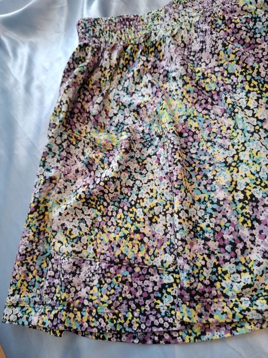 Urocza krótka kolorowa spódnica w kwiatki mini lekka z kieszeniami