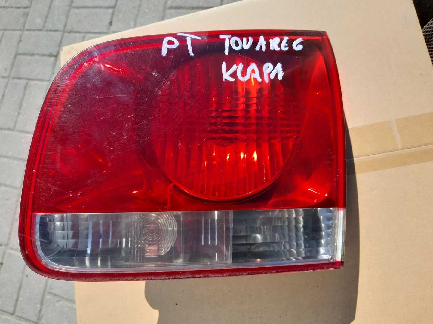 Volkswagen Touareg lampa w klapę prawy tył