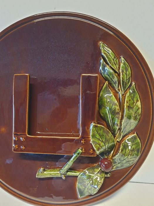 Prato calendário perpétuo em faiança Museu de Cerâmica edição Cencal