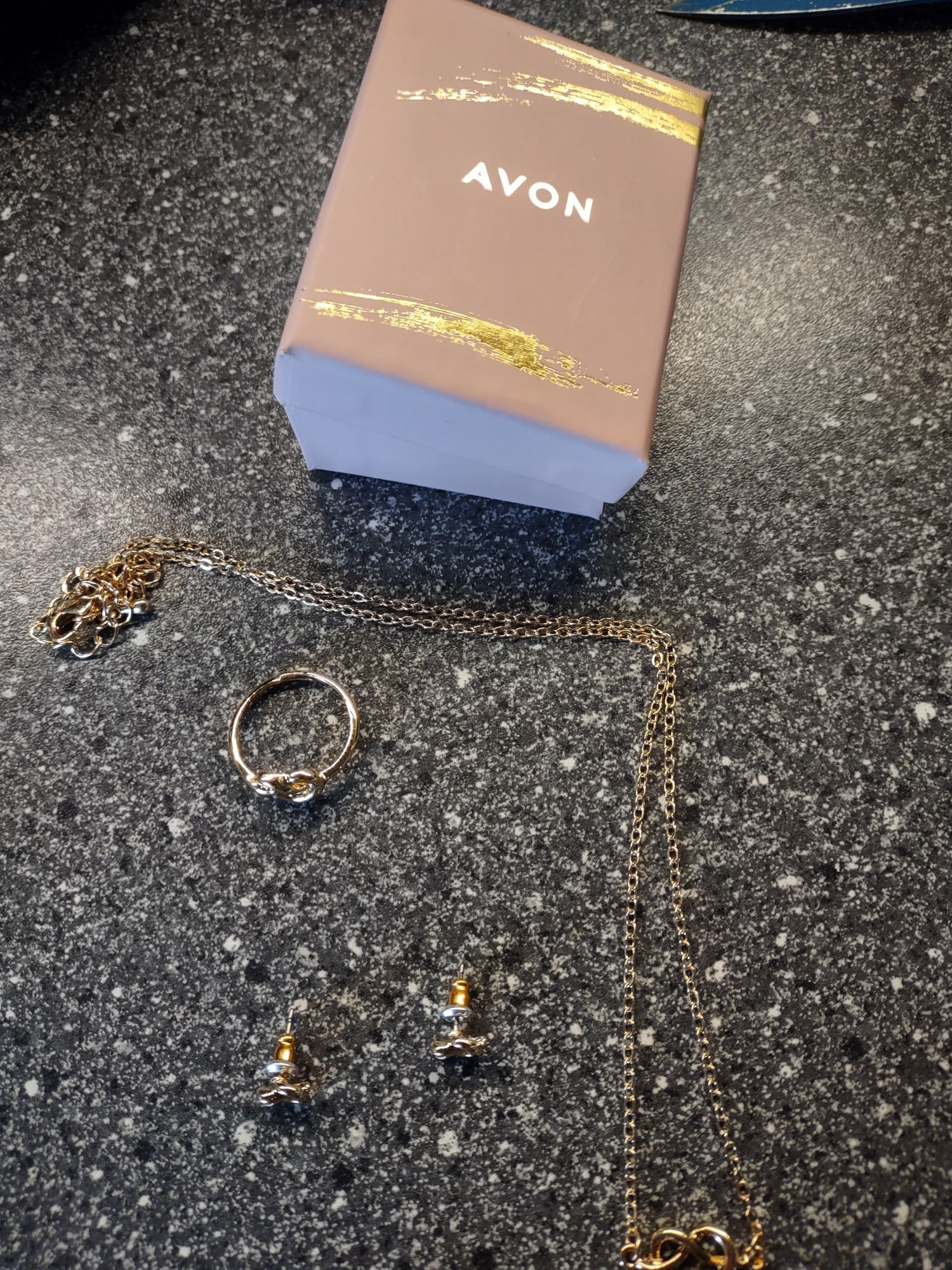 Zestaw biżuterii Avon
