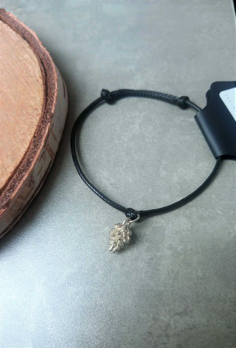 Czarna delikatna bransoletka z szyszką prezent dla niej