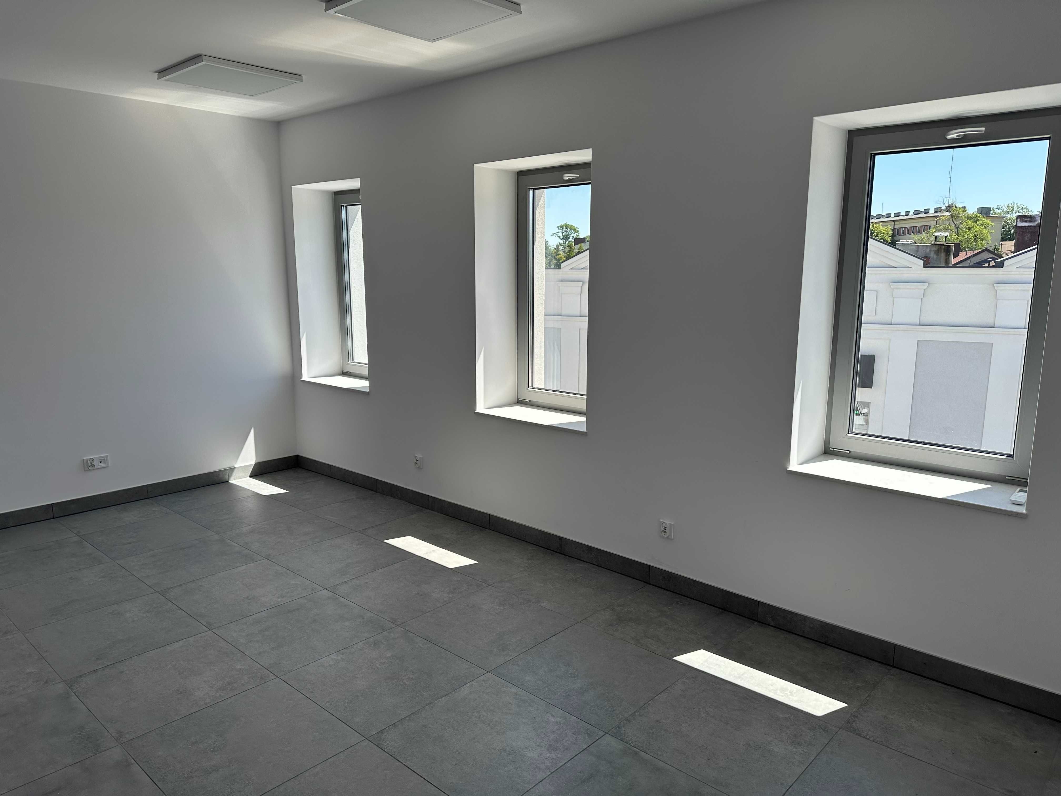 Wynajmę lokal 20 m2 w centrum  Łasku, ul. Warszawska - Srebrne Pasaże