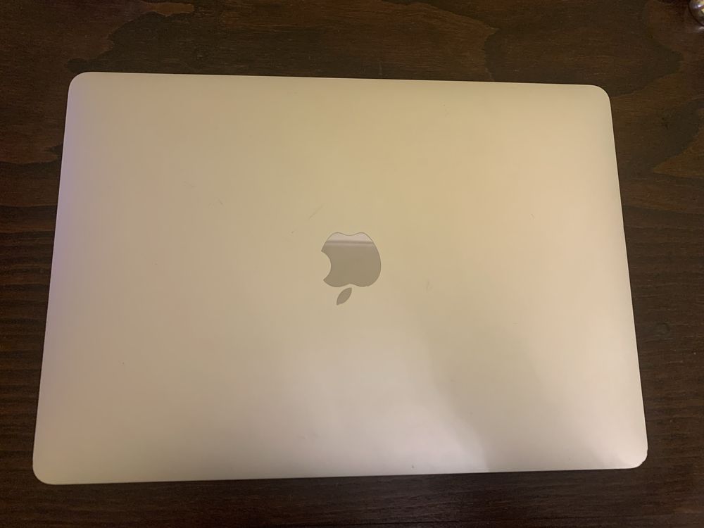 MacBook Air 13 (2020)