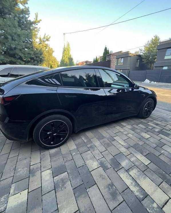 Tesla Model Y Long Range 2025