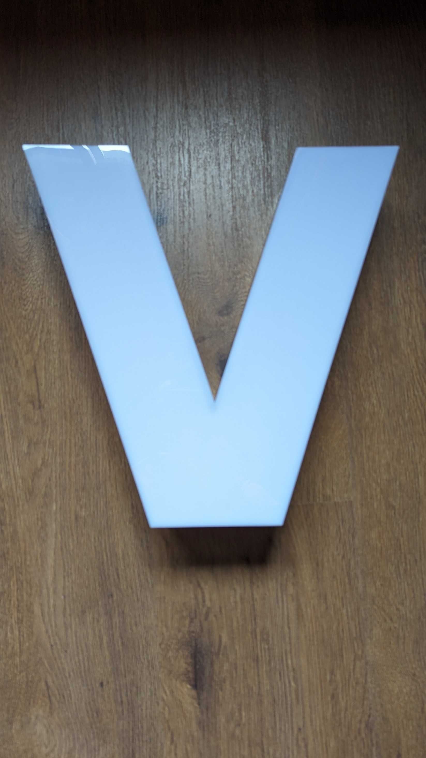 Letra "V" com LED