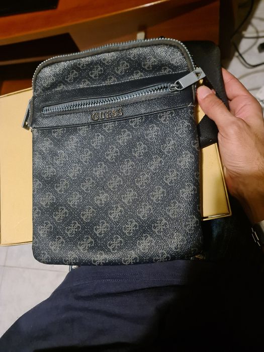 Vendo bolsa lacoste,calvin,guess e comando  para telefone