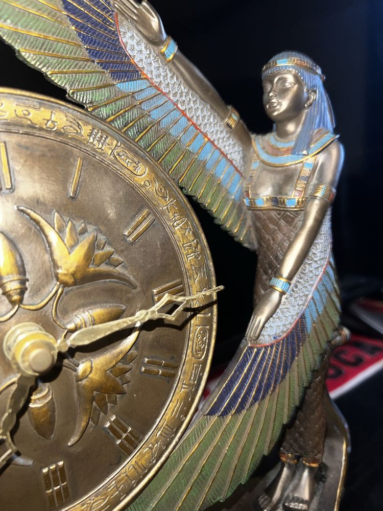 Relógio Antigo Deusa Isis Egito em Bronze