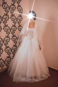 Ślubna suknia rozmiar 44 , długość 180cm