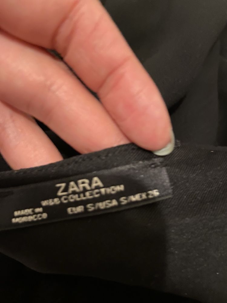 Top preto com renda - Zara
