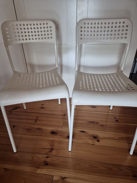 Krzesła ikea biale