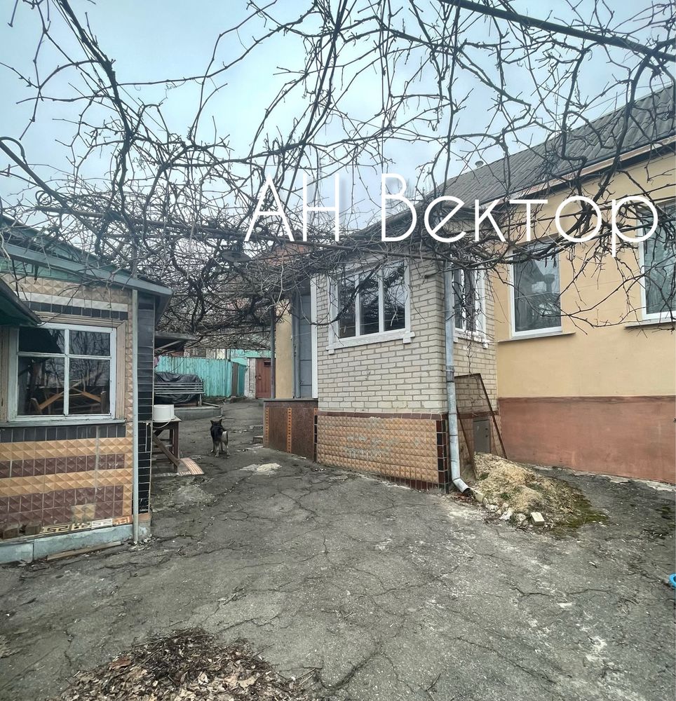 Продам два дома на одном участке в Харькове пос.Ледное