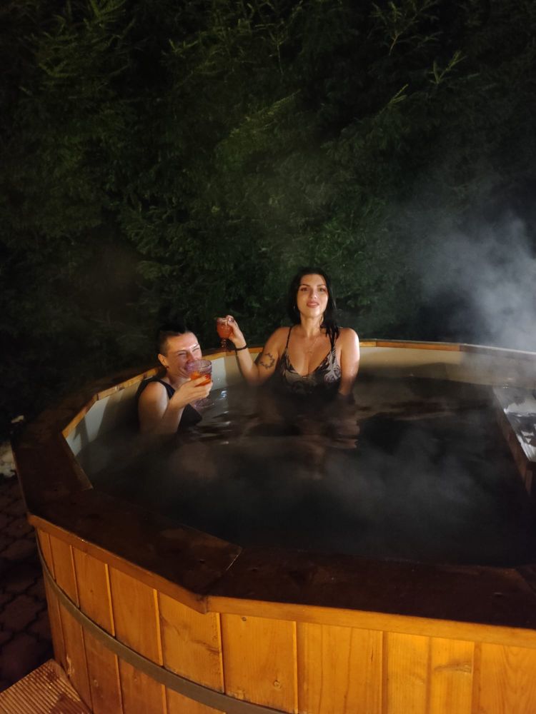 Domek pod lasem cisza, spokój idealne wakacje  z gorącom balią