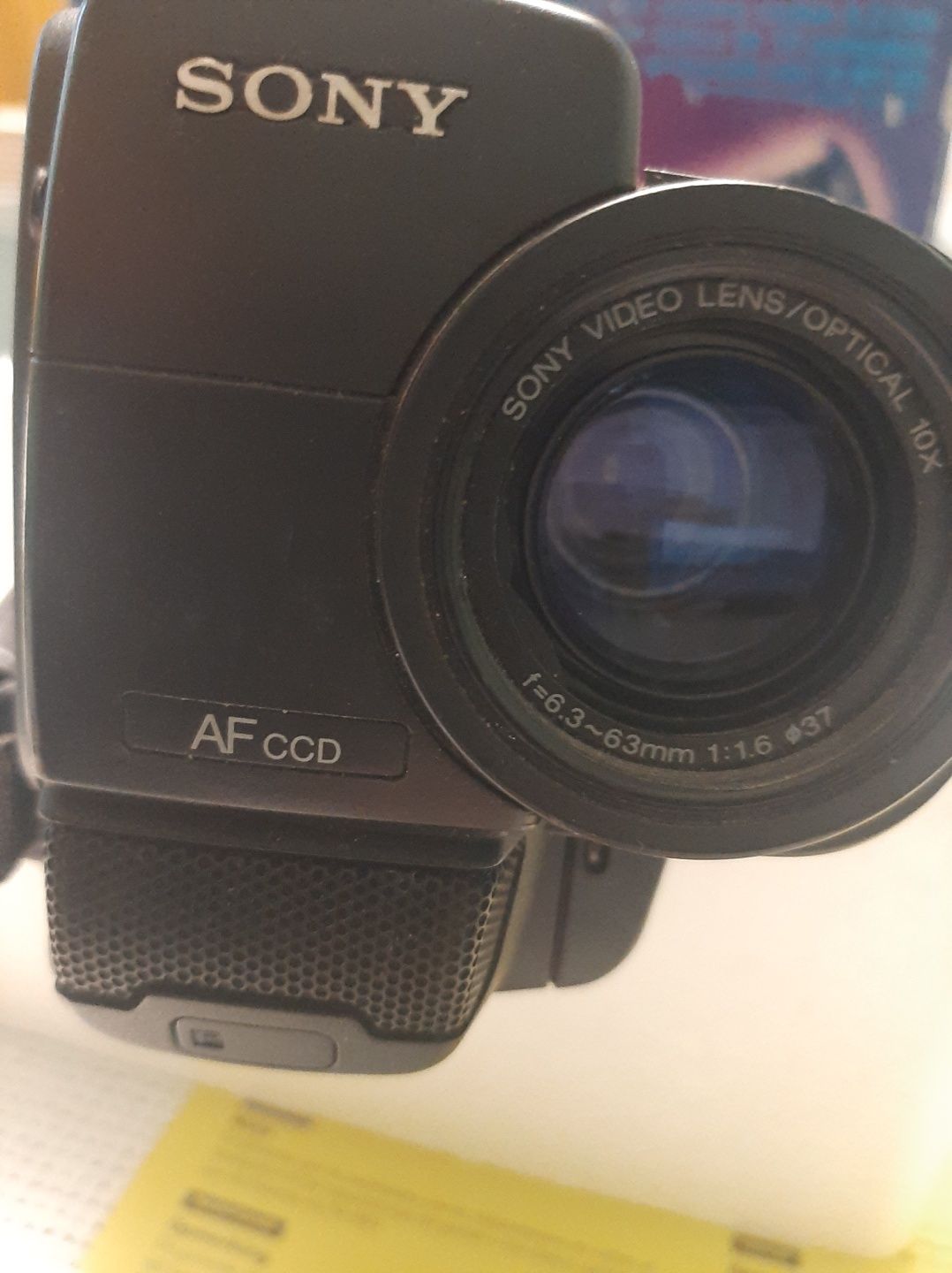 Відеокамери Sony та JVC