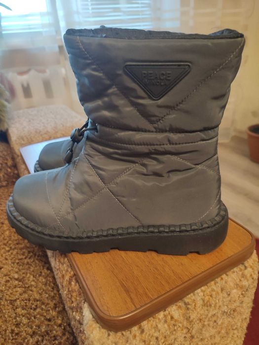 Жіночі зимові черевики дутики