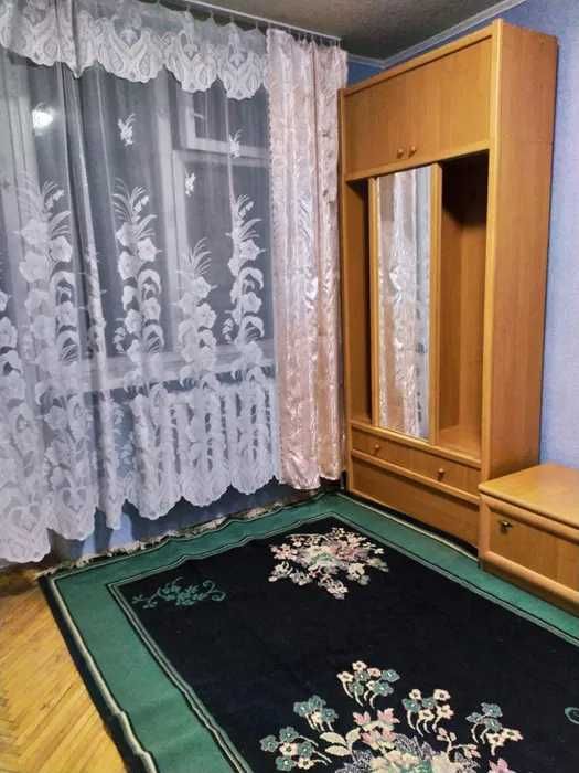 Оренда однокімнатної квартири на Воскресенці. Метро 15 хвилин.