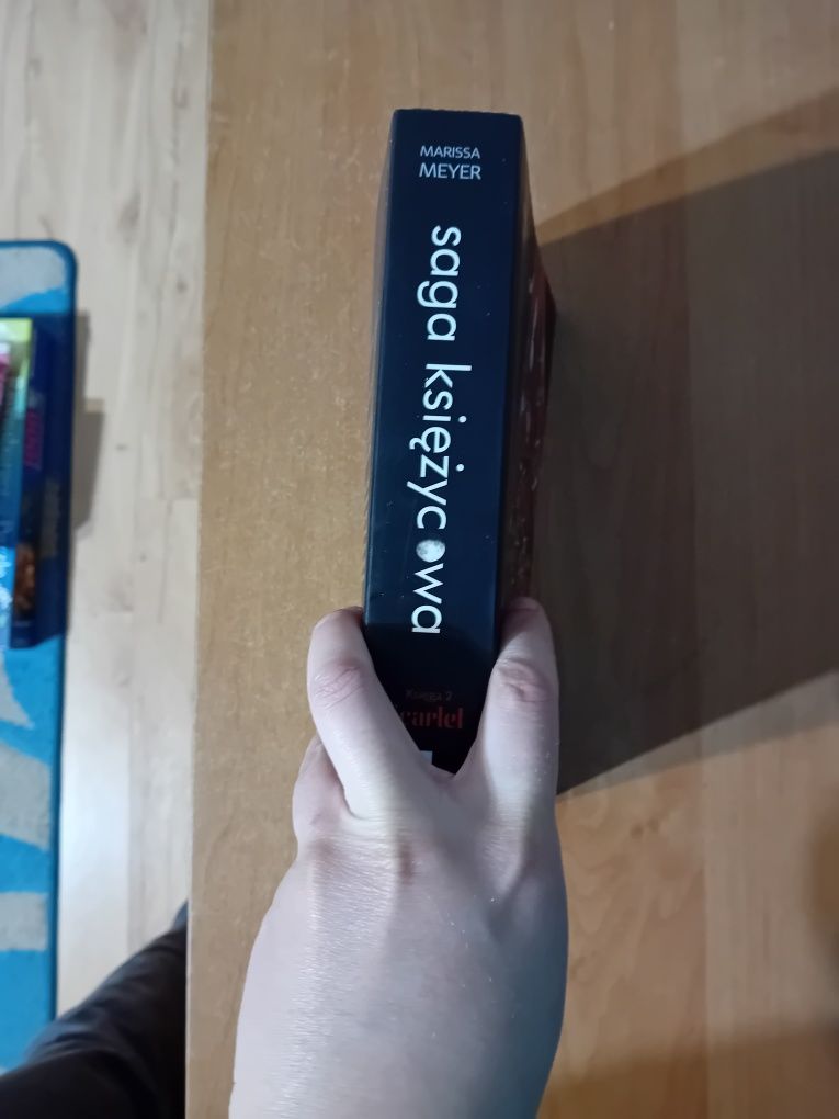 Saga księżycowa tom 2 Scarlet