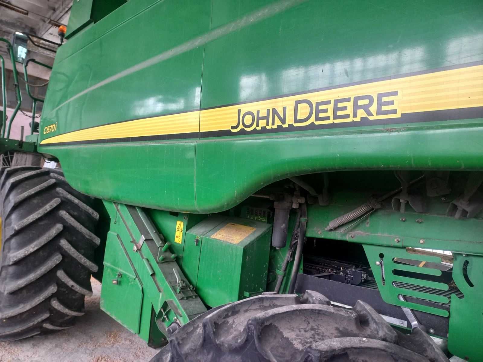 John Deere 670 2011