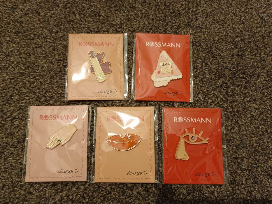 Piny Rossmann dłoń, usta, szminka, twarz, maseczka komplet