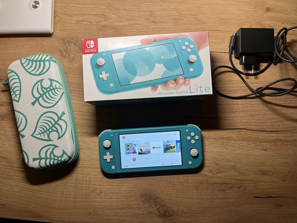 Nintendo Switch Lite + case