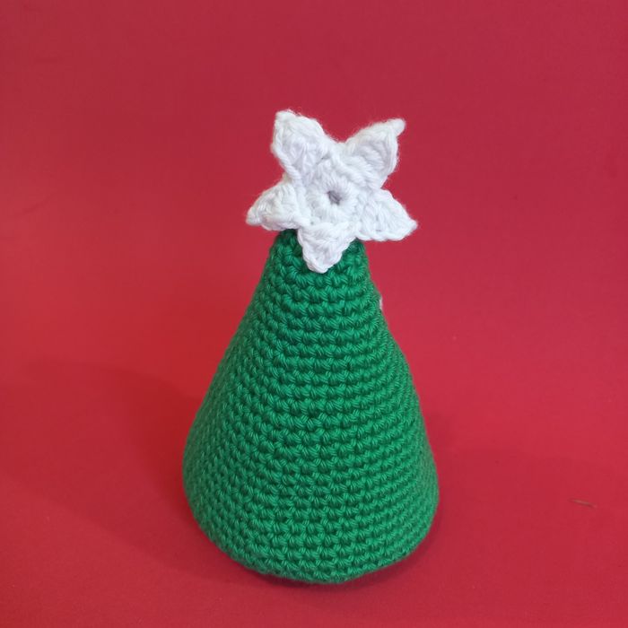 Árvore natal feita à mão em croché