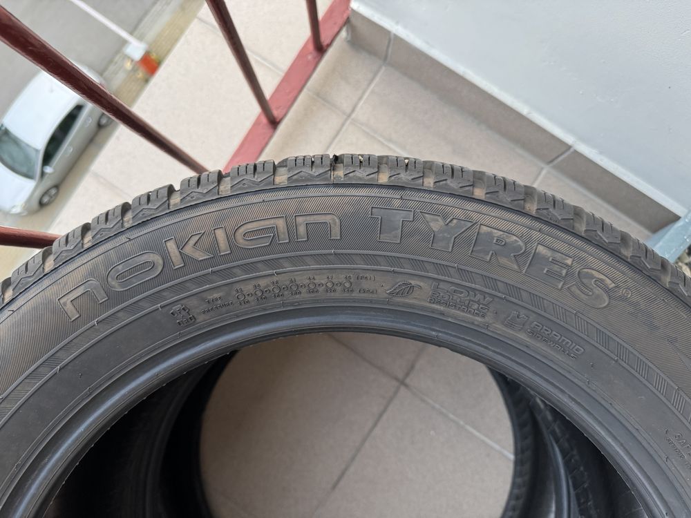 Nokian WR SUV4   235/55R18   komplet opon zimowych 4 sztuki