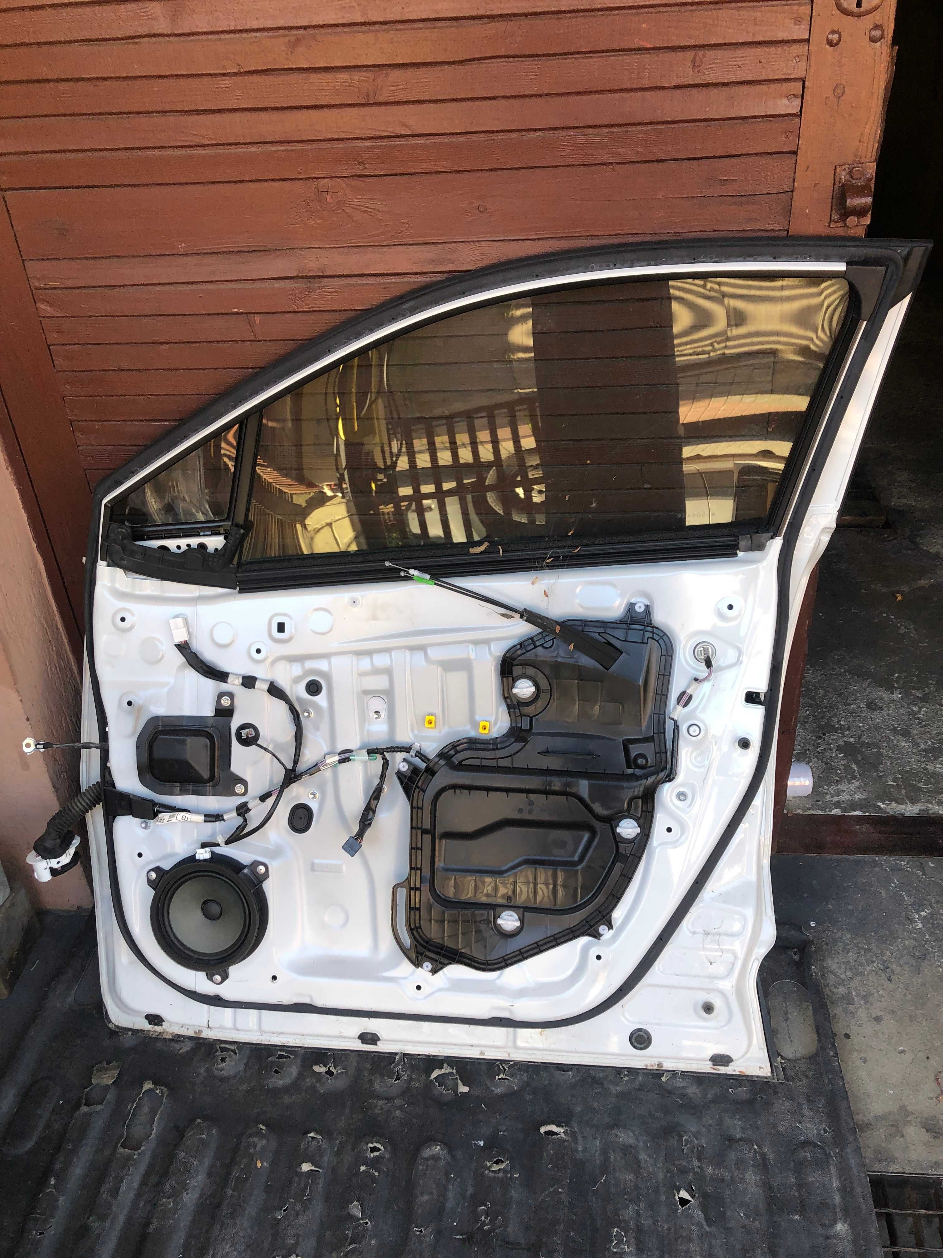 Drzwi Toyota CHR prawa strona uszkodzone