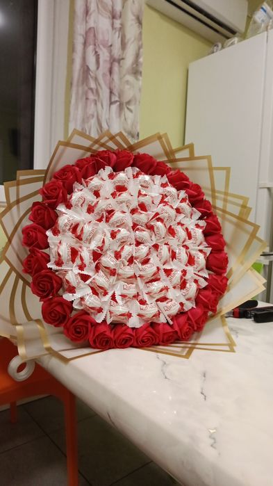 Виготовлення букетів з мильних квітів, цукерок, атласної стрічки ...