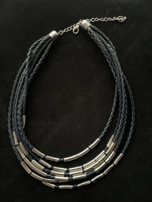 Naszyjnik boho, granatowy, wielowarstwowy, rzemyki plus blaszki