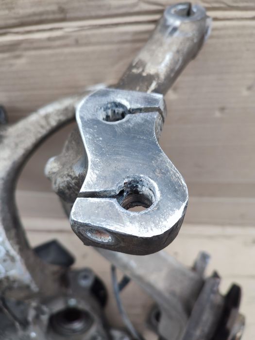 Передня цапфа поворотний кулак лівий і правий Ауді А4В6,А4В7..