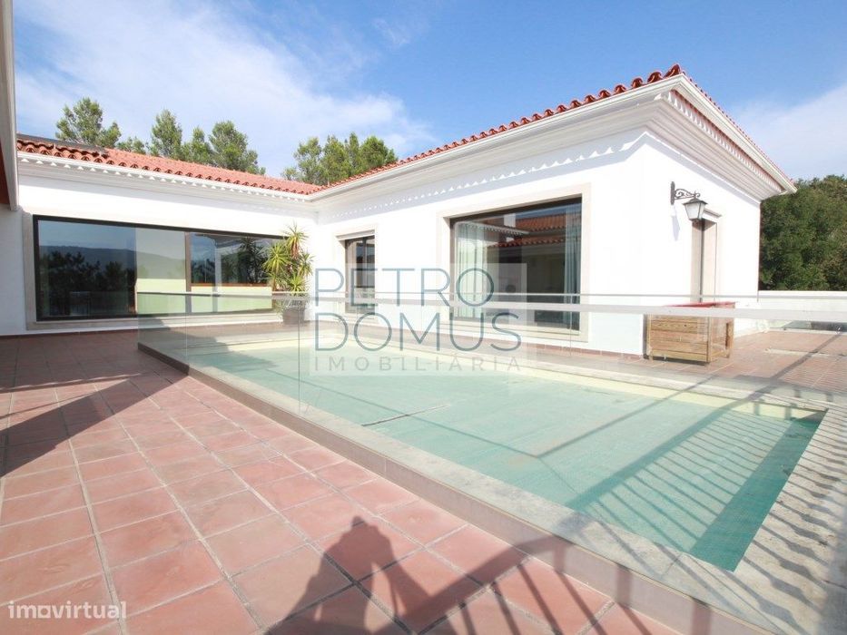 Máginifica Moradia Isolada V4 Com Piscina - Porto Mós