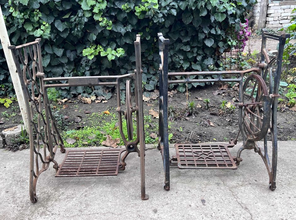 Станина, стол швейной машинки. Чугун