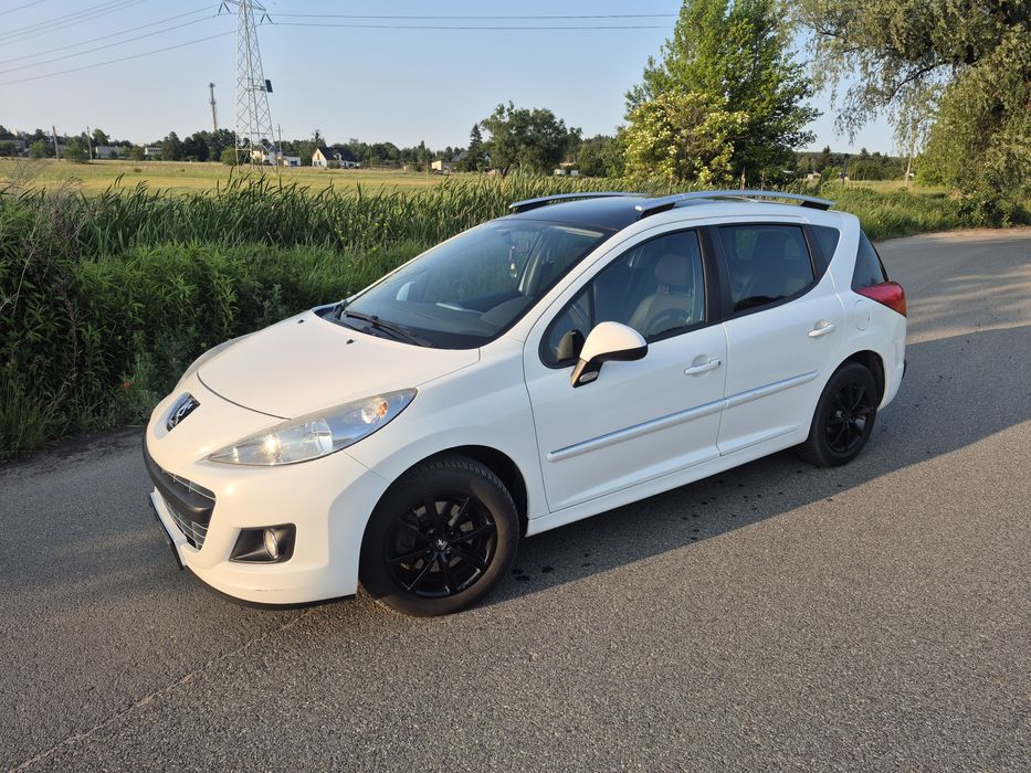 Peugeot 207SW 1,6Hdi exlusive chromy panorama hak tempomat klima zamia