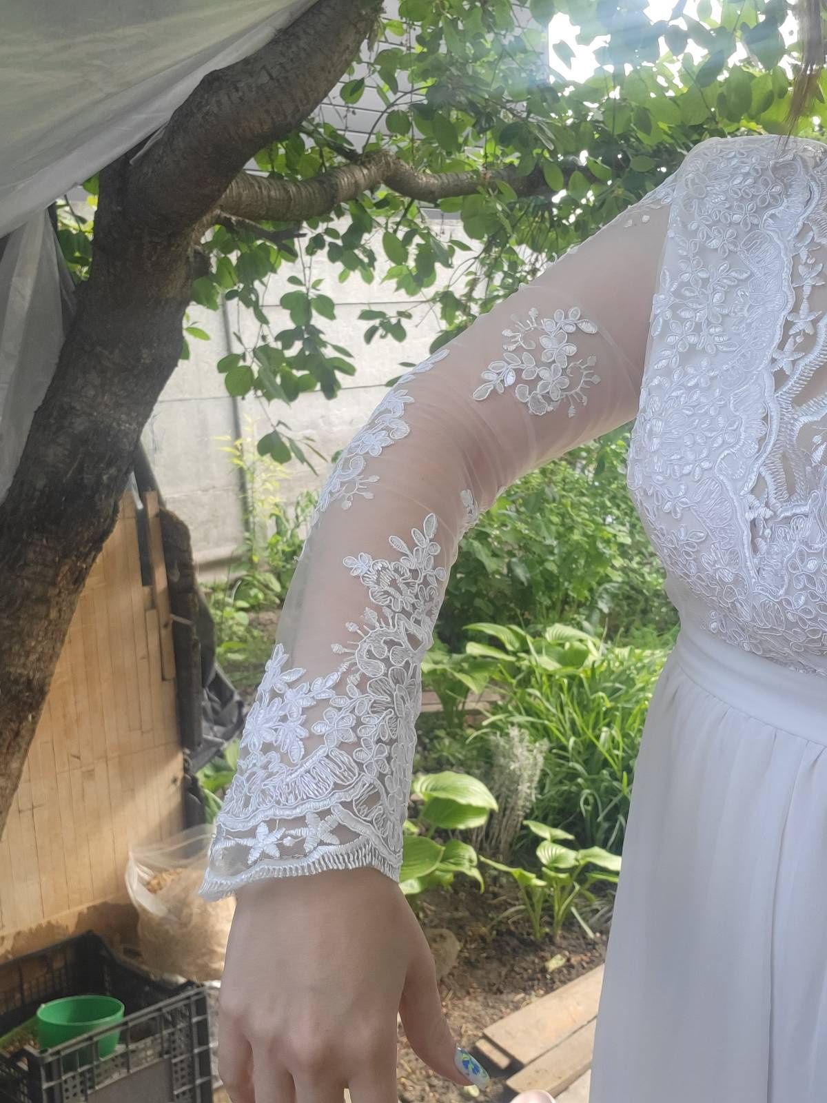 Продам Свадебное платье новое красивое елегантное размер 46
