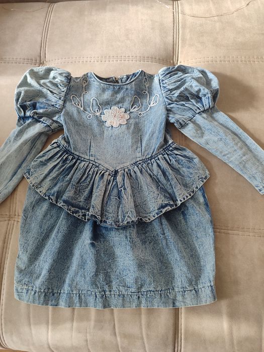 Отдам бесплатно платье на девочку