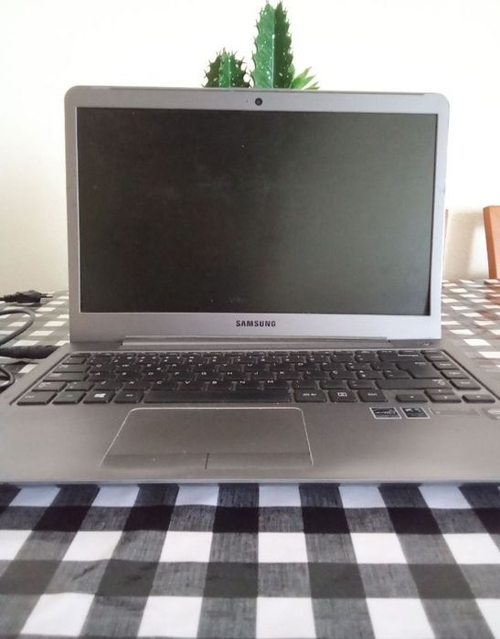 Portátil Samsung Intel Core 5