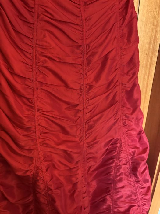 Vestido de cerimonia, cai-cai, com cauda