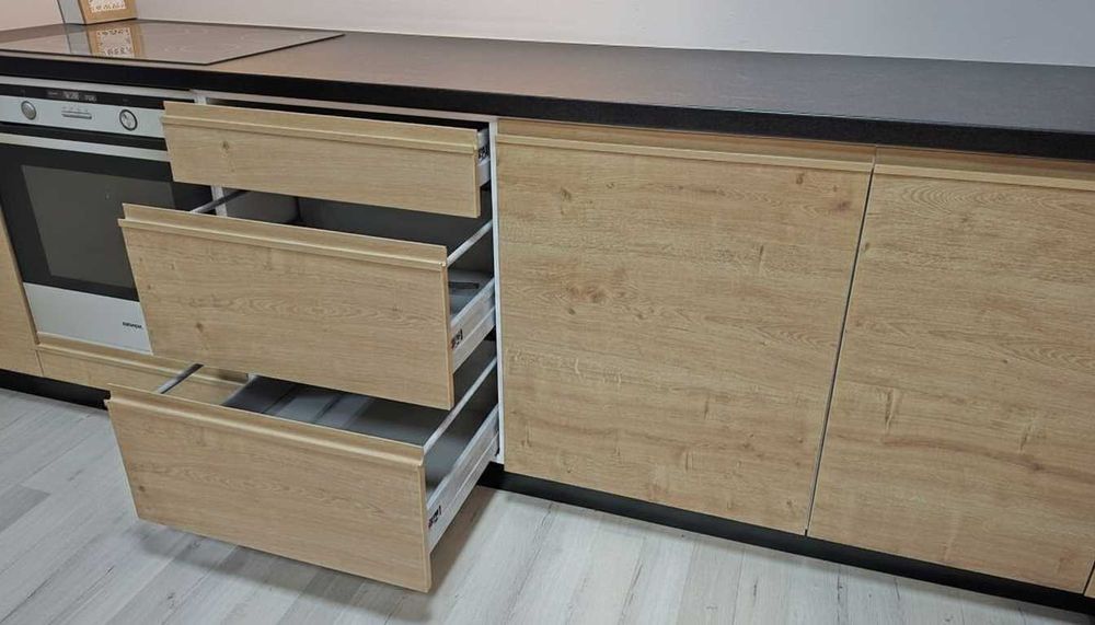 Meble kuchenne z ekspozycji Artisan/biały połysk