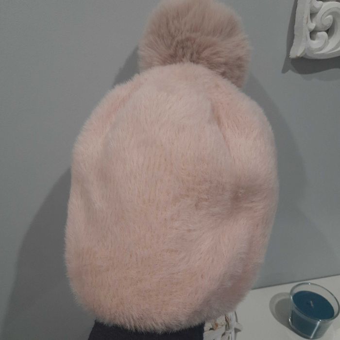 Czapka damska zimowa z pomponem