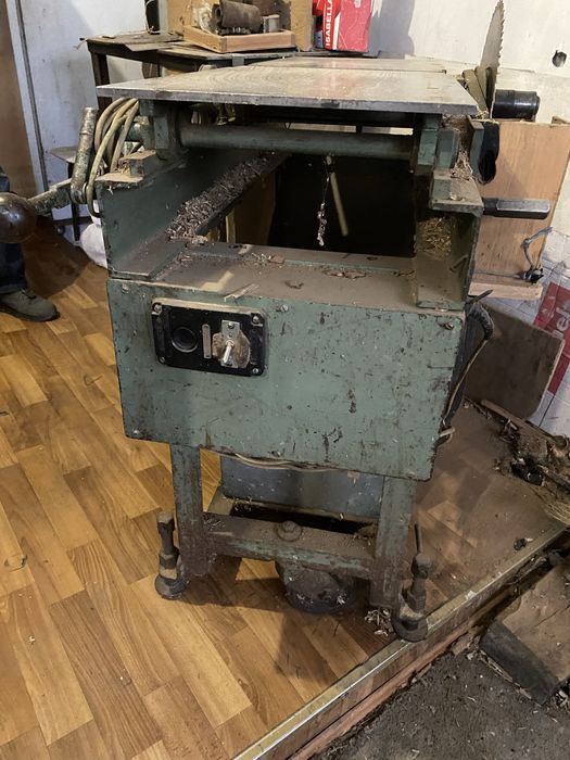 Станок деревооброблювальний, циркулярний