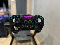 Zestaw do simracingu, Moza R9 + 2 kierownice + pedaly + stelaz