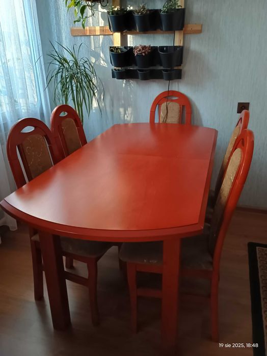 Sprzedam stół i sześć krzesel