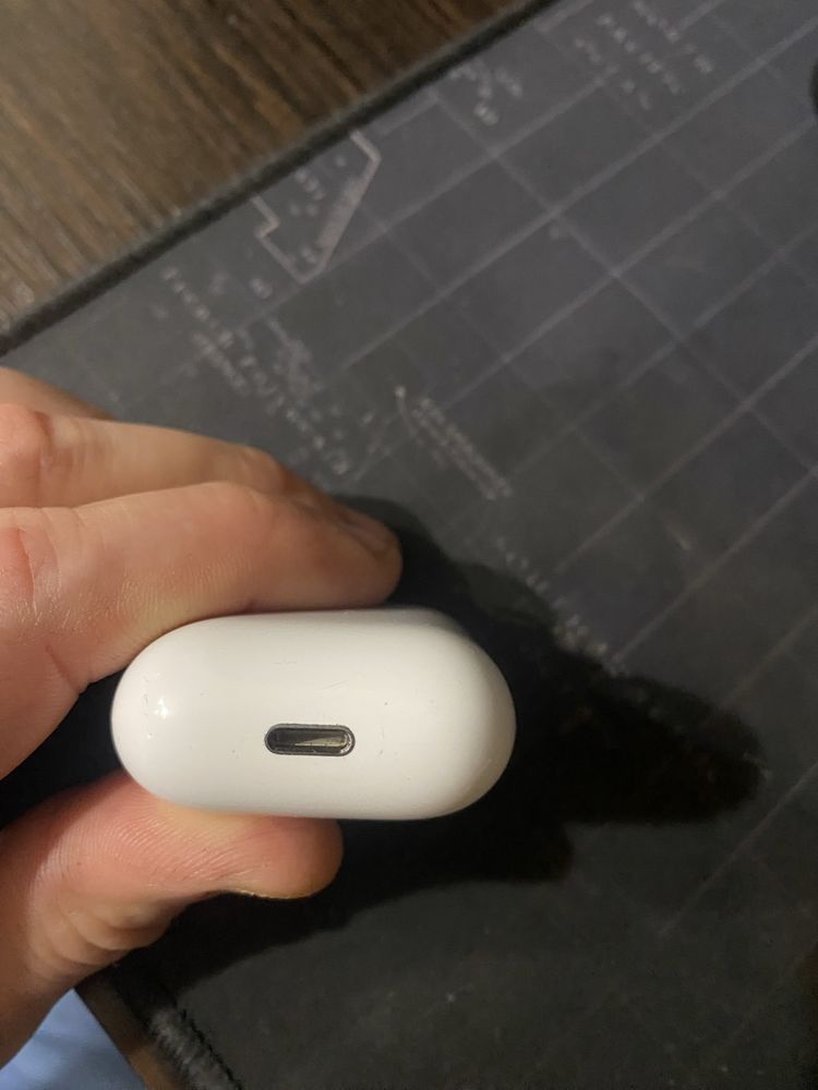 Кейс AirPods A1938