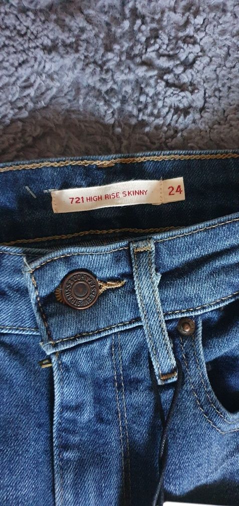 Sprzedam spodnie jeans firmy Levi's.