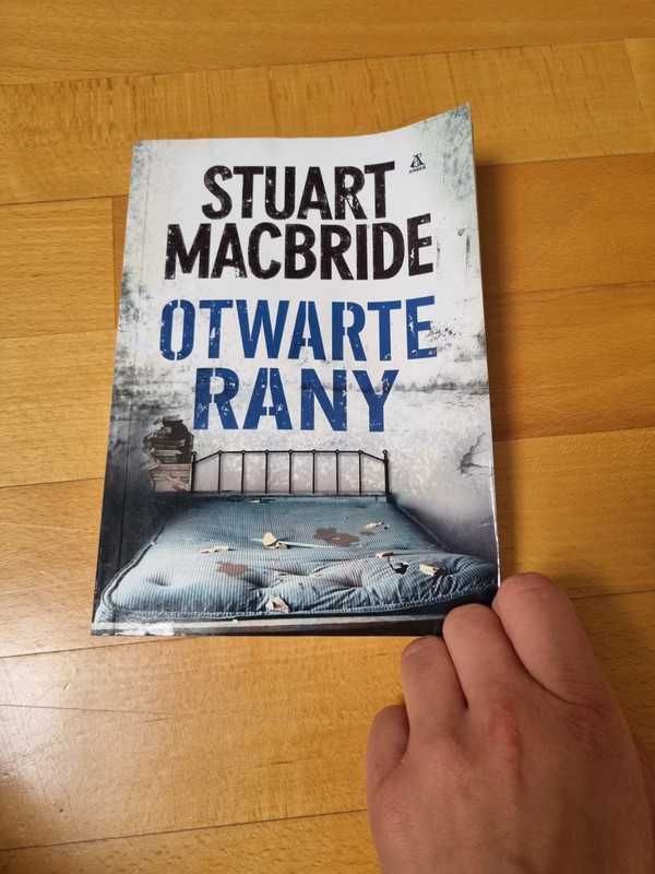 Stuart Macbride "Otwarte rany"