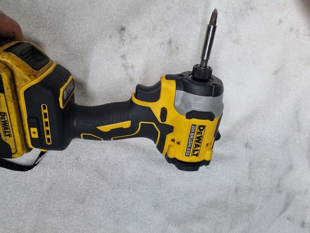 Impak DeWalt DC850 Zakrętarka udarowa